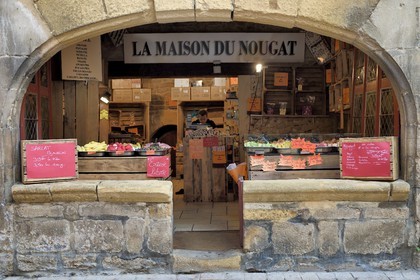 France, Dordogne, Perigord Noir, Dordogne valley, Sarlat la Caneda, shop front on place de la Liberté