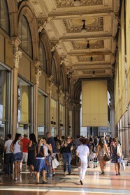 Italie, Lombardie, Milan, Piazza del Duomo, galerie commercante sous les arcades