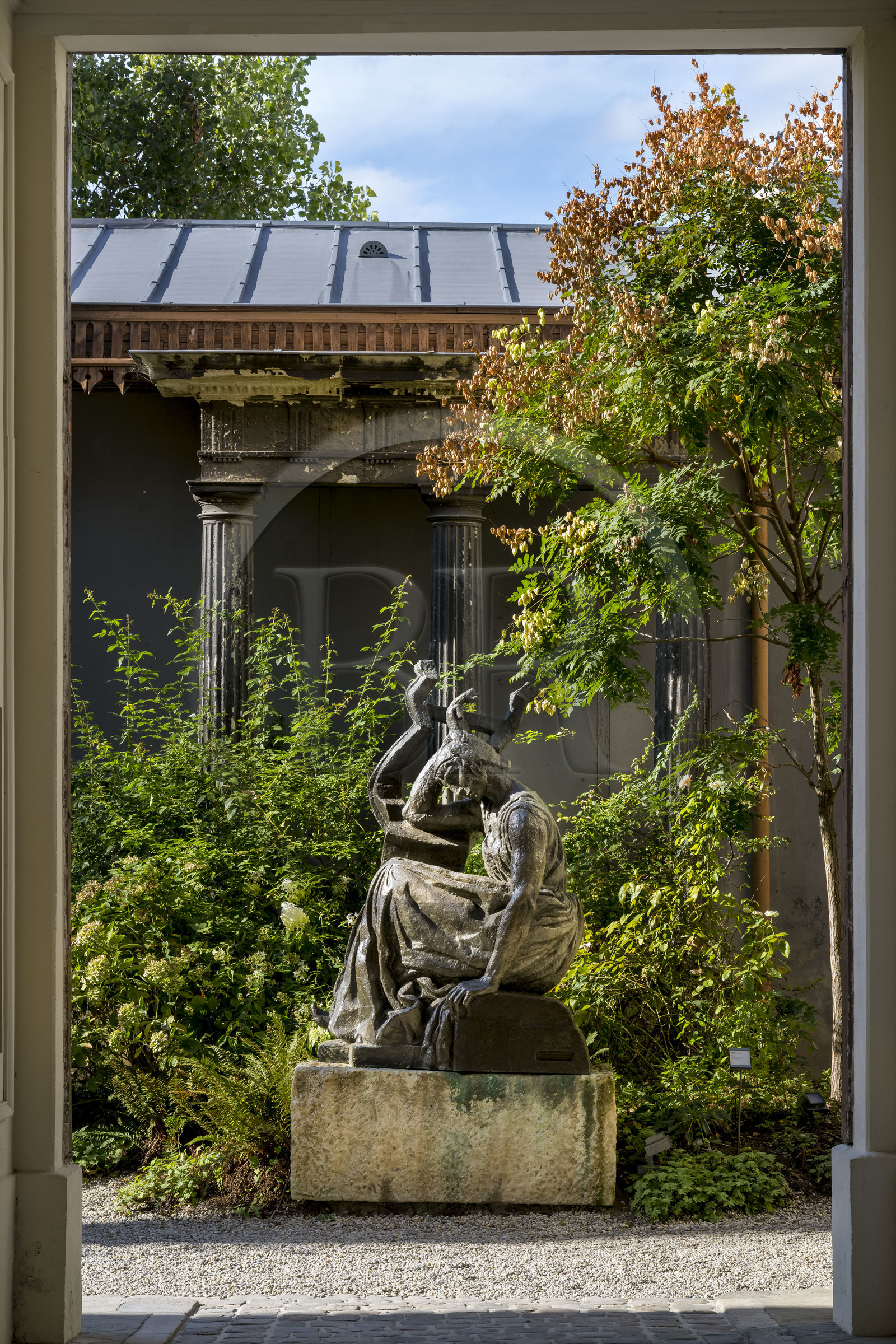 France, Paris (75), le musée du sculpteur Antoine Bourdelle, jardin intérieur, sculpture de Sapho (bronze)