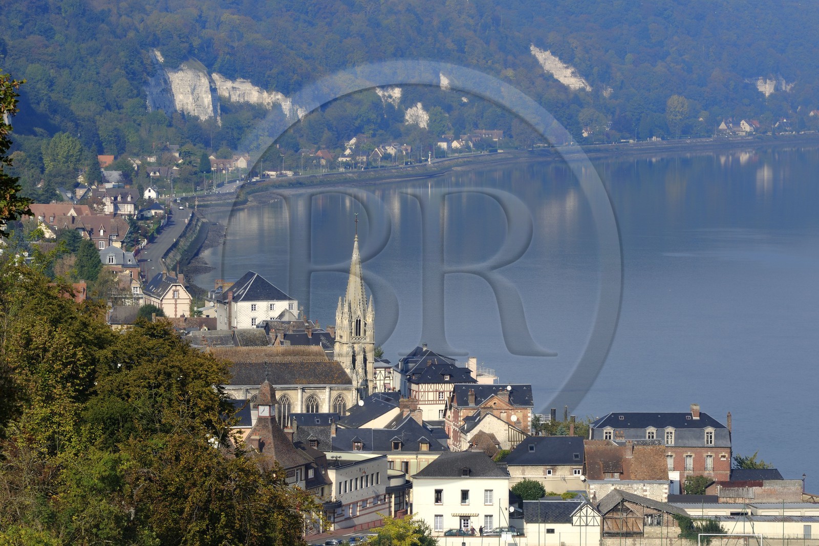 France, Seine-Maritime (76), le village de La Bouille en bordure de Seine