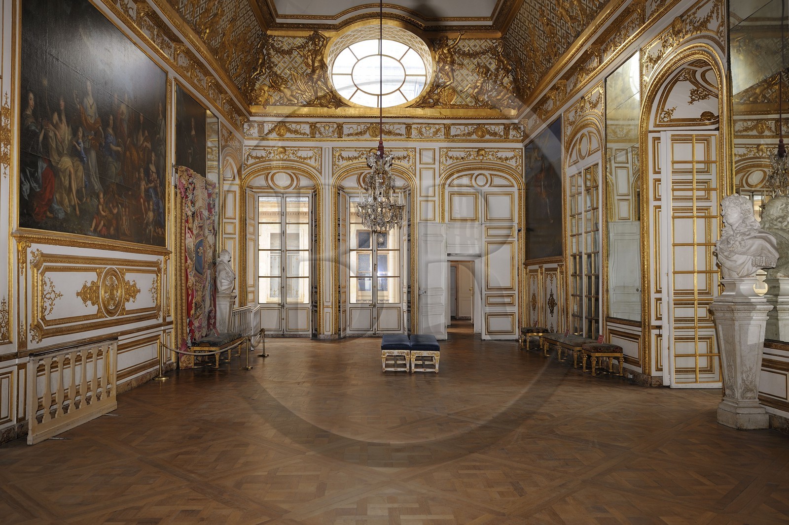 France, Yvelines (78), château de Versailles, classé Patrimoine Mondial de l'UNESCO, appartement du Roi, salon de l'Oeil-de-Boeuf