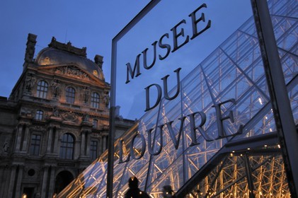 France, Paris (75), le musée et la pyramide du Louvre de l'architecte Ieoh Ming Pei
