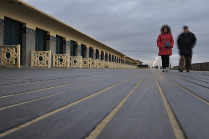 France, Calvados (14), Pays d'Auge, Deauville, les célèbres Planches sur la plage