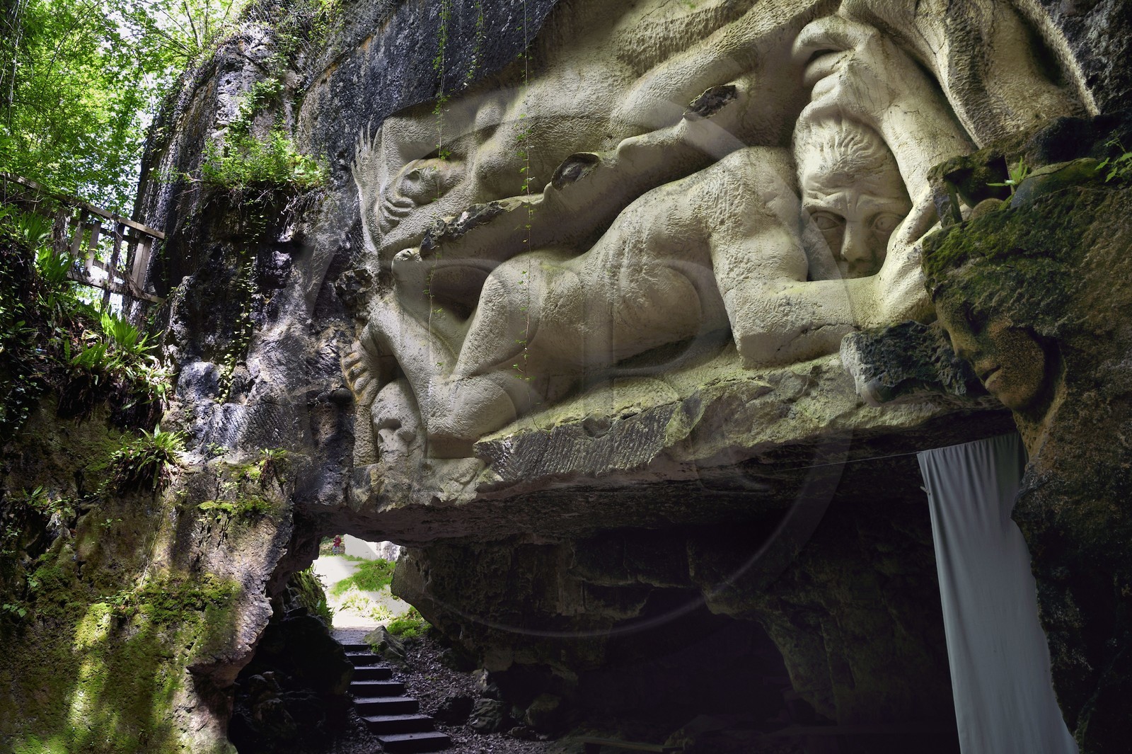 France, Charente-Maritime (17), Saintonge, Port-d'Envaux, Les Lapidiales crées par Alain Tenenbaum, Land art, sculptures à ciel ouvert dans l'ancienne carrière des Chabossières