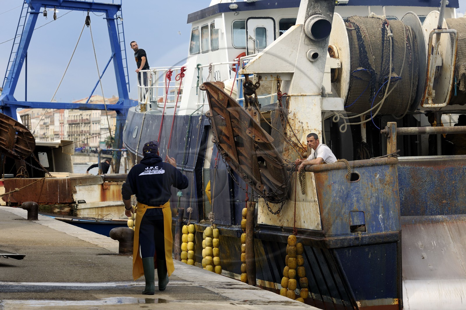 France, Hérault (34), Sète, activité d’amarrage sur le port de la criée