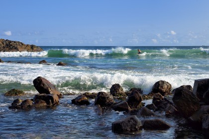 Sri Lanka, Province du Sud, Matara (district), Weligama, plage de Mirissa, surfeur