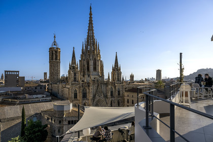 Espagne, Catalogne, Barcelone, quartier Barrio Gotico, cathédrale basilique métropolitaine de la Sainte-Croix et de Sainte Eulalie vue depuis le rooftop de l'Hotel Colon Barcelona