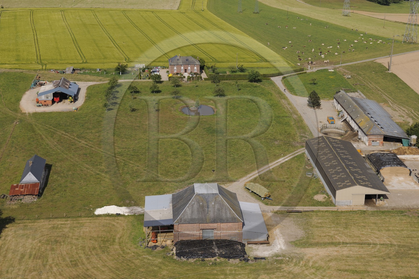 France, Seine-Maritime (76), Saint-Wandrille-Rançon, ferme (vue aérienne)