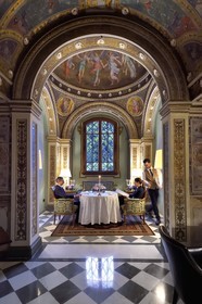 Italie, Toscane, Florence, centre historique classé Patrimoine Mondial de l'UNESCO, Palazzo Della Gherardesca, palace 5 étoiles Four Seasons Hotel Firenze, diner romantique dans la chapelle du Cardinal