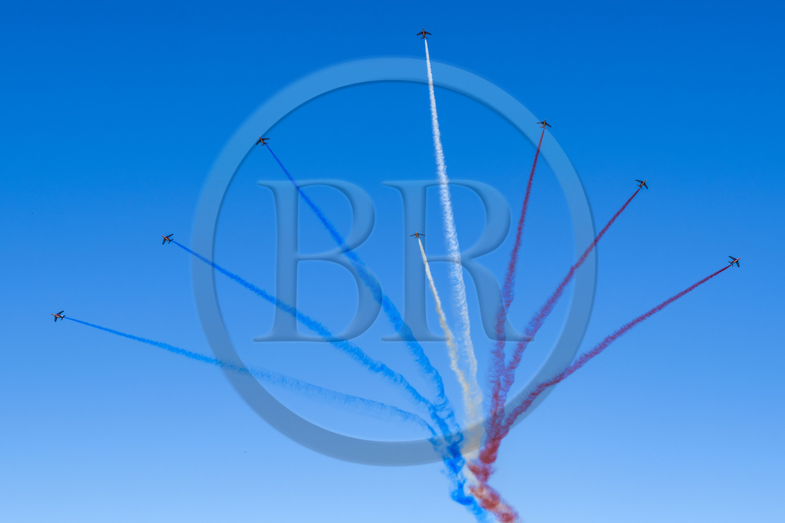 France, Bouches-du-Rhône (13), Salon-de-Provence, base aerienne 701, base de la Patrouille de France (PAF pour Patrouille acrobatique de France) de l'Armée de l'air et de l'espace française, figure d'éclatement lors d'un vol d'entrainement des avions Alphajet