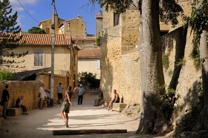 France, Gard, region of the Pays d'Uzege, Castillon-du-Gard, petanque players