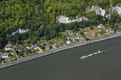 France, Eure (27), le Bas Mauny en aval du village de La Bouille sur la rive gauche de la Seine (vue aérienne)