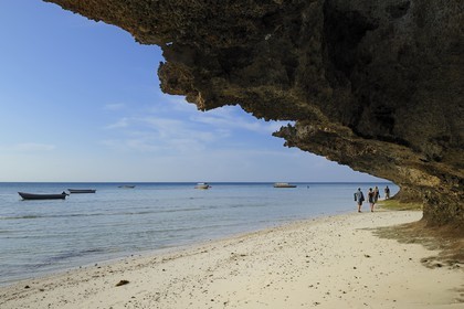 Tanzania, Zanzibar Archipelago, Unguja island (Zanzibar), west coast, beach of the nature reserve of  Chumbe Island Coral Park at low tide
