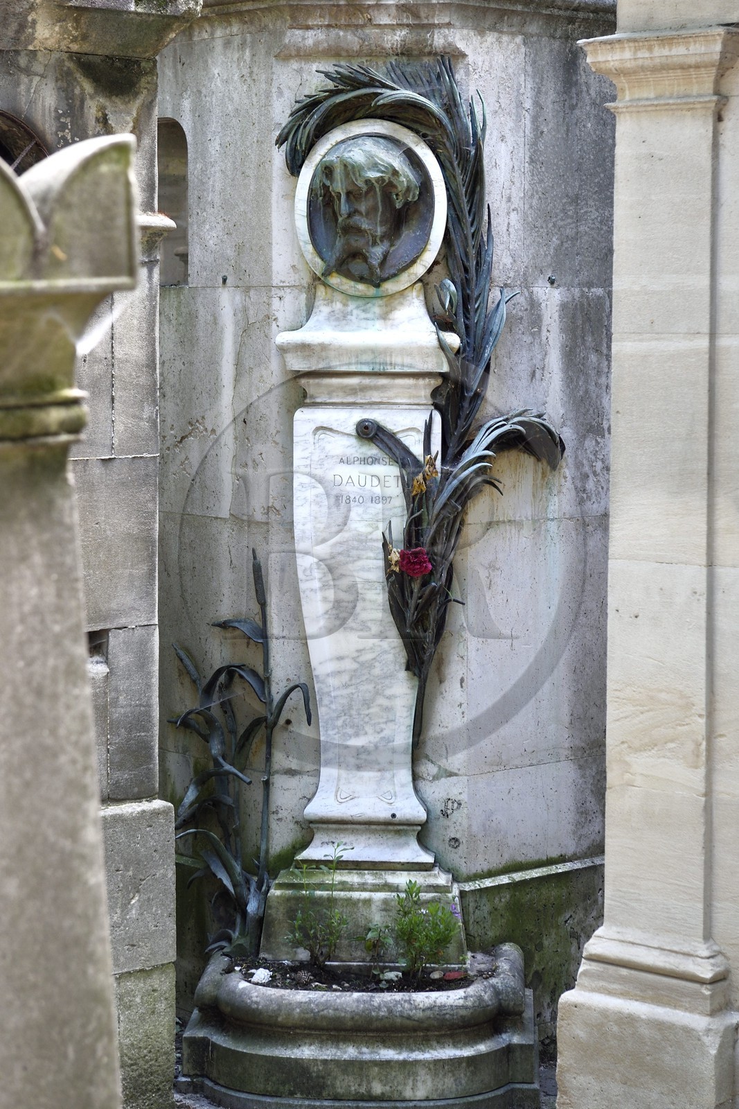 France, Paris (75), cimetière du Père-Lachaise, la tombe de l'écrivain Alphonse Daudet