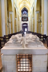 France, Allier (03), former province of Bourbonnais, Souvigny, the cluniac priory church of Saints Peter and Paul (prieuré Saint-Pierre-et-Saint-Paul), ducal necropolis of the Dukes of Bourbon, recumbent statues of two illustrious abbots of Cluny who became Saint Mayeul and Saint Odilon