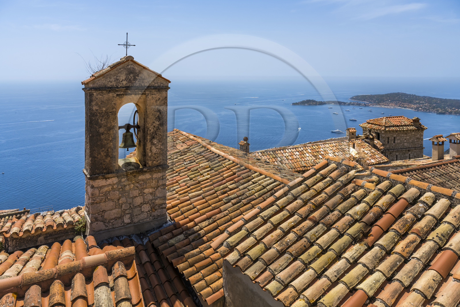 France, Alpes-Maritimes (06), le village perché d'Eze, la presqu'ile de Saint-Jean-Cap-Ferrat en arrière plan France, Alpes-Maritimes (06), le village perché d'Eze, la presqu'ile de Saint-Jean-Cap-Ferrat en arrière plan