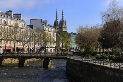 France, Finistère (29), Quimper, les rives de l'Odet et la cathédrale Saint-Corentin
