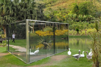 Brasil, Minas Gerais state, Brumadinho, Centro de arte contemporanea Inhotim (contemporary artwork center), Bisected Triangle Interior Curve (2002) by Dan Graham
