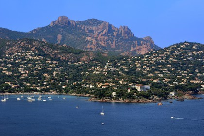France, Var, Agay area next to Saint-Raphael, Massif de l'Esterel (Esterel Massif), the harbor and village of Agay, the peak of Cap Roux in the background