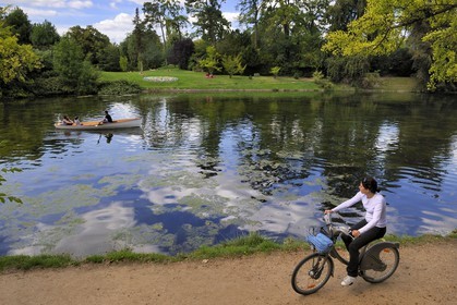 France, Paris (75), le Bois de Boulogne, promenade en barque autours des iles du Lac Inférieur