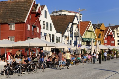 Norway, Rogaland County, Stavanger, cafe terrace in the old harbour (Vagen)