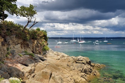 France, Finistere (29), Fouesnant, the coastline between Cap Coz and the Pointe de Beg Meil
