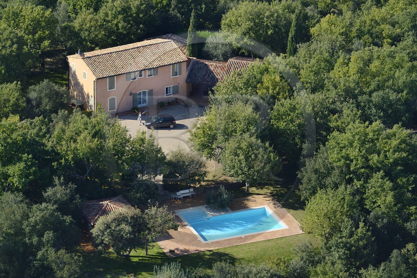 France, Var (83), Provence Verte, le village de Bras vers Saint-Maximin-la-Sainte-Baume, la maison de Pierre Becker (vue aérienne) France, Var (83), Provence Verte, le village de Bras vers Saint-Maximin-la-Sainte-Baume, la maison de Pierre Becker (vue aérienne)