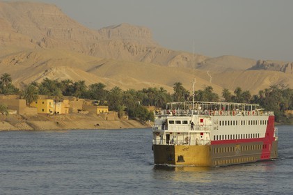 Egypte, Haute Egypte, vallée du Nil, bateau de croisière sur le Nil entre Louxor et Esna