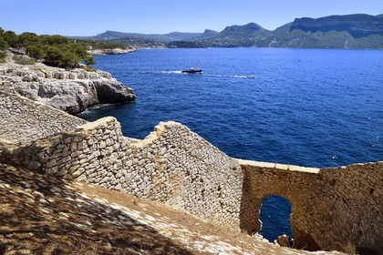 France, Bouches-du-Rhône (13), Cassis, Parc national des Calanques, baie de Cassis, pointe de la Cacau, restauration des Trémies