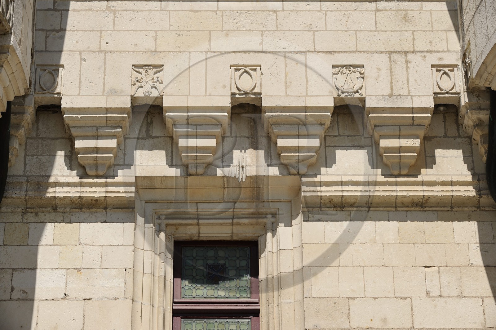 France, Loir-et-Cher (41), Vallée de la Loire classée Patrimoine Mondial de l'UNESCO, château de Chaumont-sur-Loire, le blason 2D de Dianne de Poitiers et  le cor, l'arc et le carquois attributs de Diane chasseresse