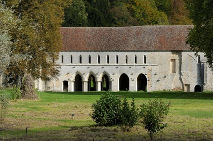 France, Eure (27), Radepont, abbaye Notre-Dame de Fontaine-Guérard, abbaye féminine du XIIIe siècle affiliée à l'ordre de Cîteaux (vue aérienne)