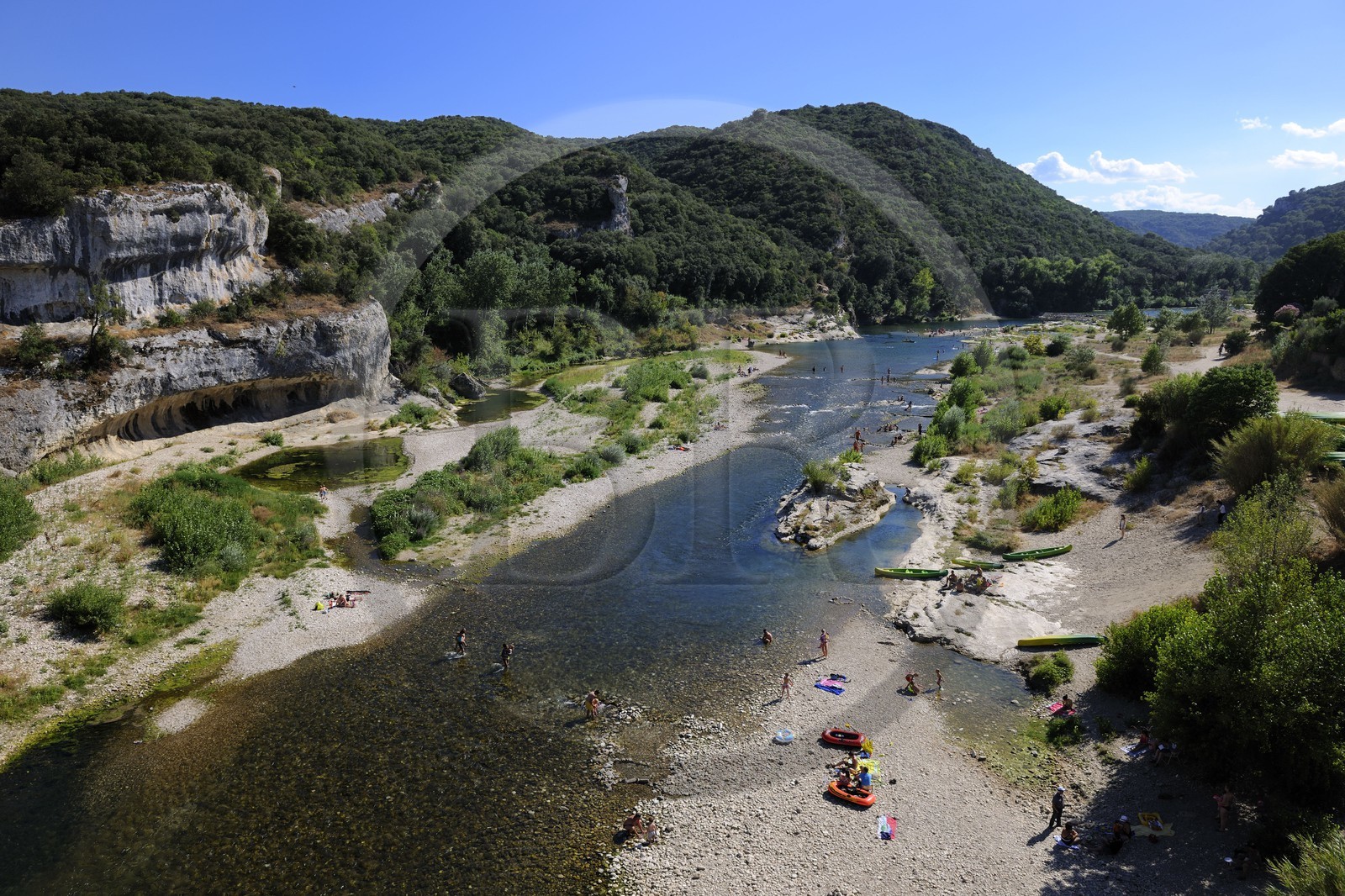 France, Gard (30), région du Pays d'Uzège, la rivière Gardon à Collias