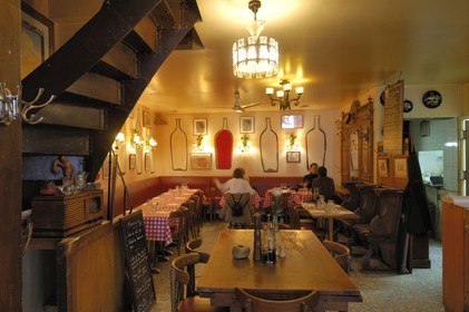 France, Paris (75), restaurant Aux vins des Pyrénées rue Beautreillis
