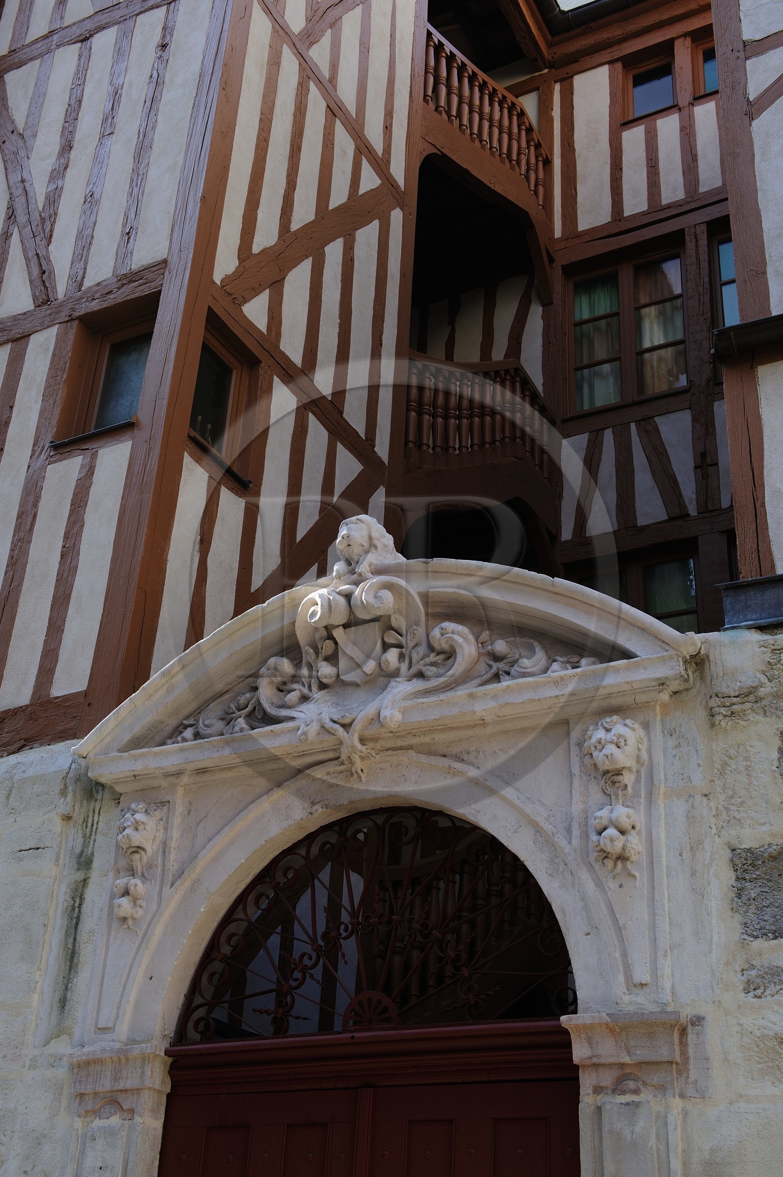 France, Côte d'Or (21), Dijon, maison médiévale à colombages la rose de Vergy rue de la Couette