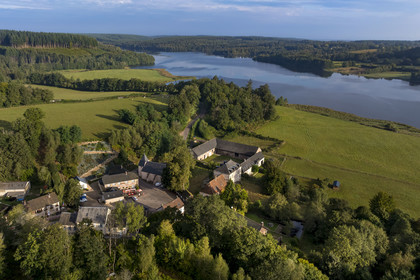 France, Nièvre (58), Parc naturel régional du Morvan, lac de Saint-Agnan et village de Saint-Agnan (vue aérienne)
