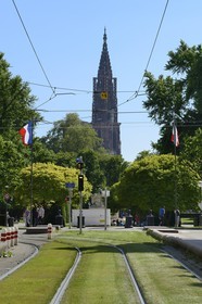 France, Bas-Rhin (67), Strasbourg, vieille ville classée au Patrimoine Mondial de l'UNESCO, la cathédrale Notre-Dame dans l'axe de place de la République