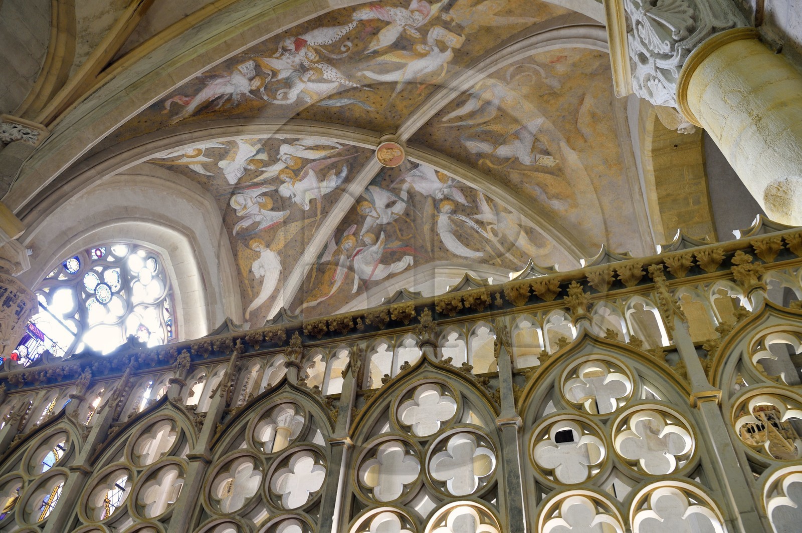 France, Allier (03), ancienne province du Bourbonnais, Souvigny, l'église prieurale clunisienne Saint-Pierre-et-Saint-Paul, nécropole ducale des Ducs de Bourbon, anges du plafond peint de la Chapelle vieille (XVe siècle) France, Allier (03), ancienne province du Bourbonnais, Souvigny, l'église prieurale clunisienne Saint-Pierre-et-Saint-Paul, nécropole ducale des Ducs de Bourbon, anges du plafond peint de la Chapelle vieille (XVe siècle)