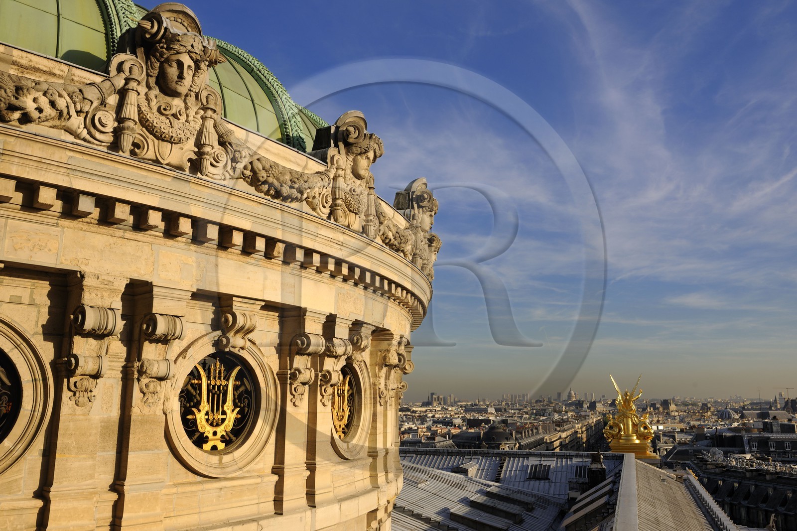 France, Paris (75), l'Opéra Garnier, les toits avec le coté d'une rotonde