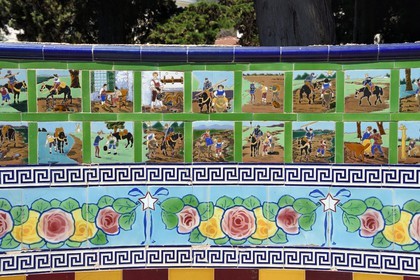 France, Alpes-Maritimes (06), Menton, Jardin Fontana Rosa, Rotonde de Cervantès, bancs décorés de carreaux de céramique illustrant les aventures de Don Quichotte