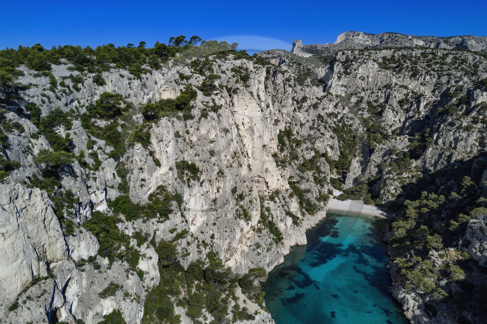 France, Bouches-du-Rhône (13), Marseille, Parc national des Calanques, Calanque d'En-Vau et sa plage (demande d'autorisation nécessaire avant publication)