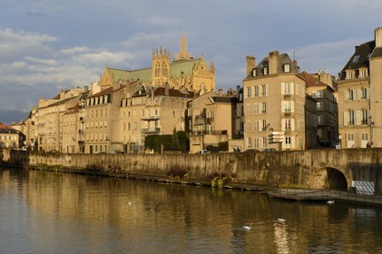 France, Moselle, Metz, the River Moselle banks and the Saint Etienne cathedral in the background
