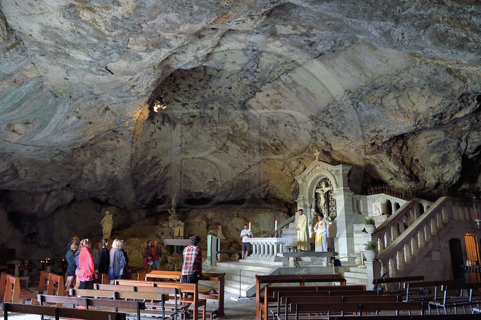 France, Var (83), Plan-d'Aups-Sainte-Baume, massif de la Sainte-Baume, office religieux dans la grotte sanctuaire de Sainte Marie-Madeleine