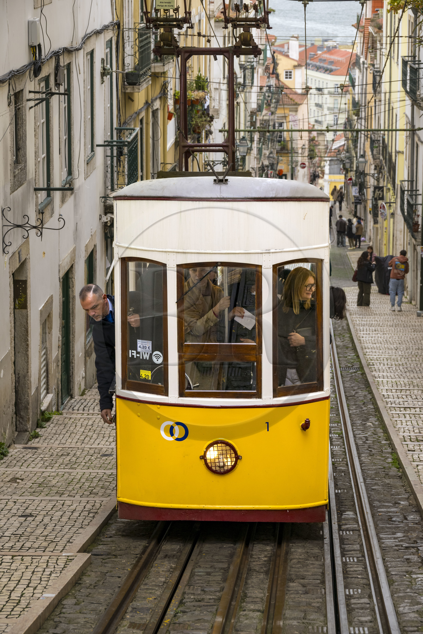 Portugal, Lisbonne, quartier du Bairro Alto, le funiculaire de Bica, reliant le quartier de Bairro Alto aux rives du Tage