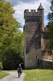France, Charente-Maritime, Saintonge, Crazannes, chateau de Crazannes, the keep, vestige of the surrounding wall of the old medieval fortress of the 11th century