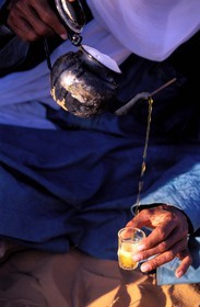 Libya, region of the desert, the Fezzan (Sahara), Tassili of Maghidet, Preparation of the tea during the evening bivouac