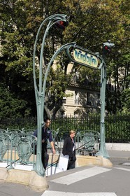 France, Paris (75), place de l'Europe, station de métro de style Art Nouveau d'Hector Guimard