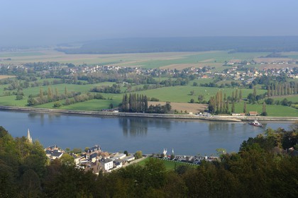 France, Seine-Maritime (76), le village de La Bouille en bordure de Seine