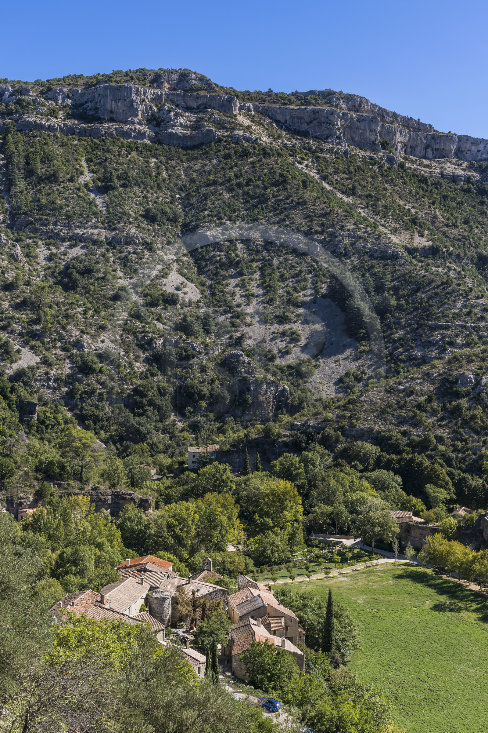 France, Hérault (34), les Causses et les Cévennes, paysage culturel de l'agro-pastoralisme méditerranéen inscrit au Patrimoine Mondial de l'UNESCO, gorges de La Vis, Saint-Maurice-Navacelles, le Cirque de Navacelles, le hameau de Navacelles