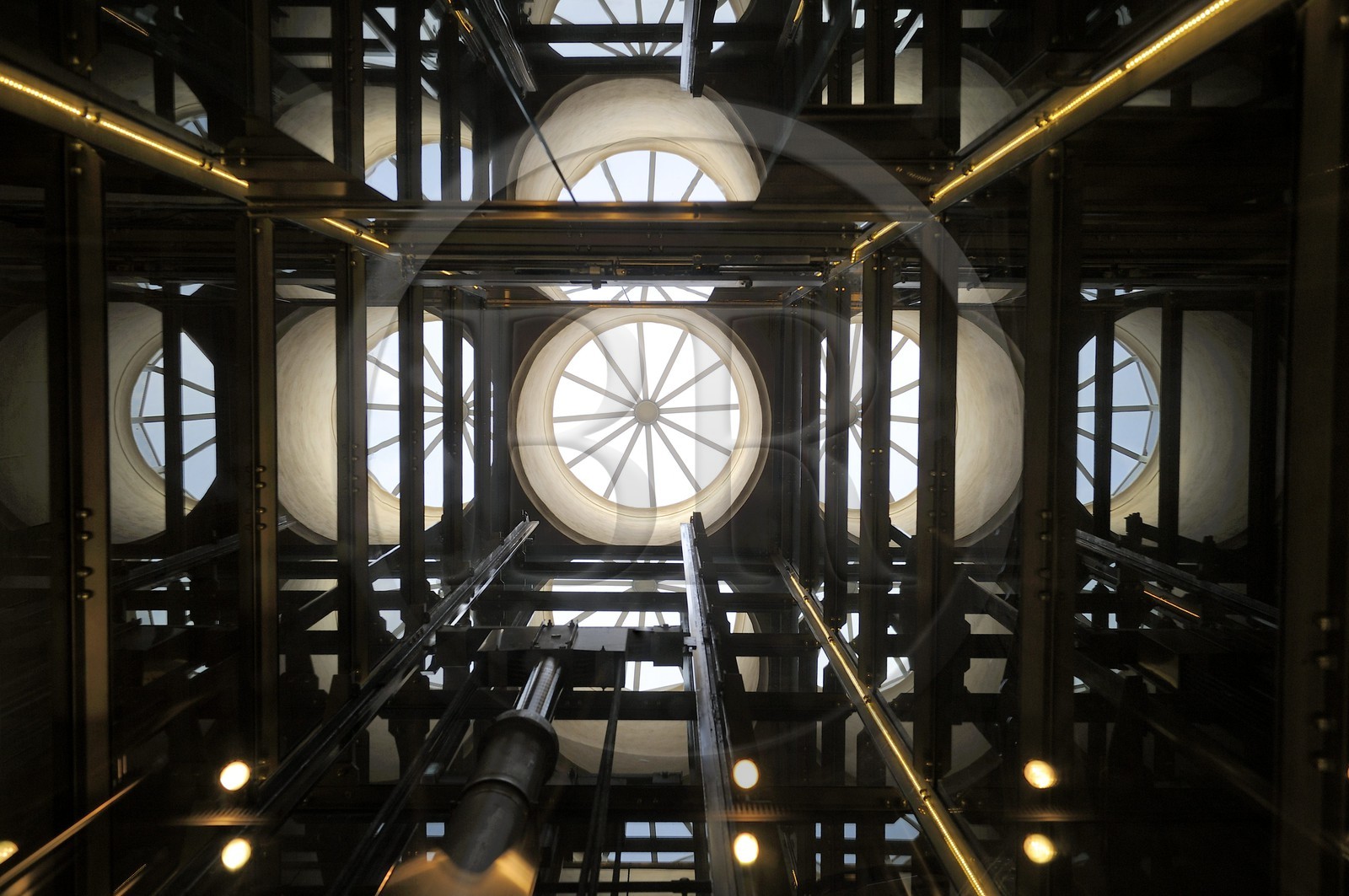 Italie, Piémont, Marengo Museum, ascenseur vitré