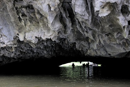 Vietnam, Ninh Binh province nicknamed Inland Halong Bay, small boat trip in Tam Coc